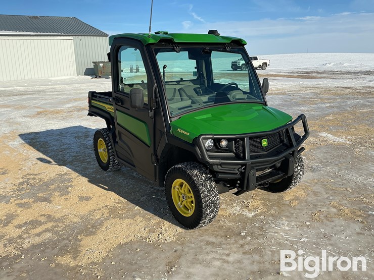2023-john-deere-gator-image-3