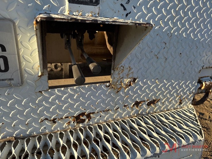 2005-international-durastar-4300-image-13