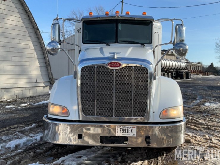 2012-peterbilt-384-image-8