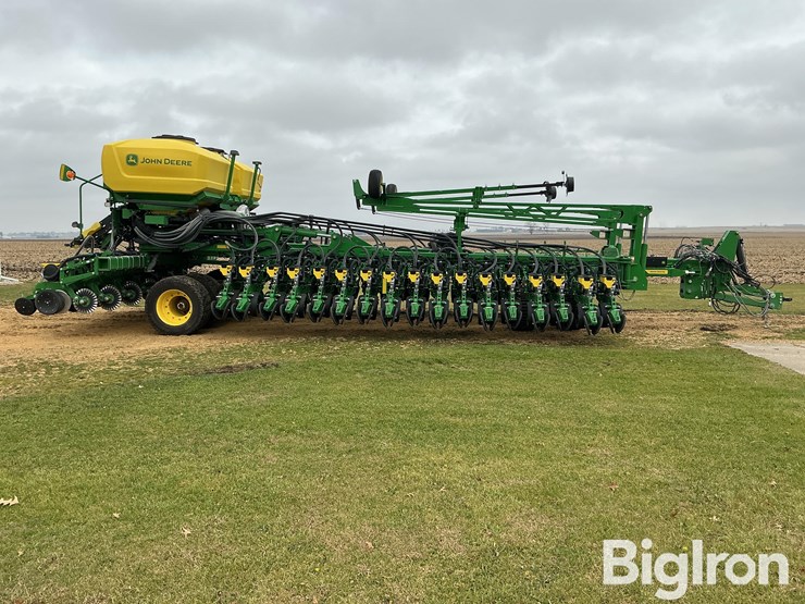 2025-john-deere-db60-image-4