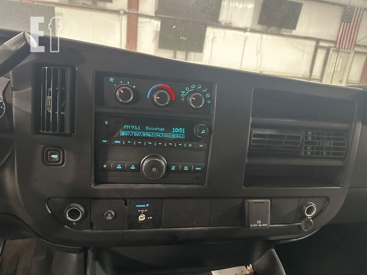 2017-chevrolet-express-2500-image-14