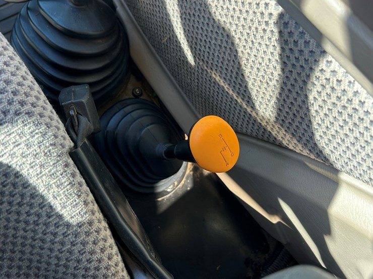 2020-john-deere-5100e-image-23