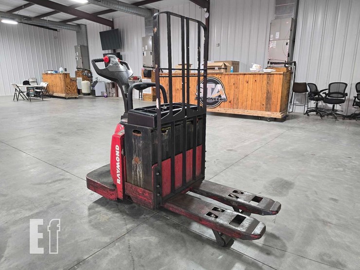 raymond-8400-image-2