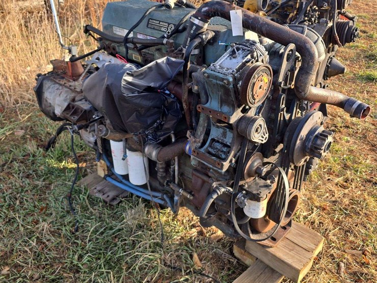 detroit-diesel-series-60-motor,-112.7-liter,-eaton-transmission-10-speed,-motor-is-good,-clutch-out-of-transmission-image-1