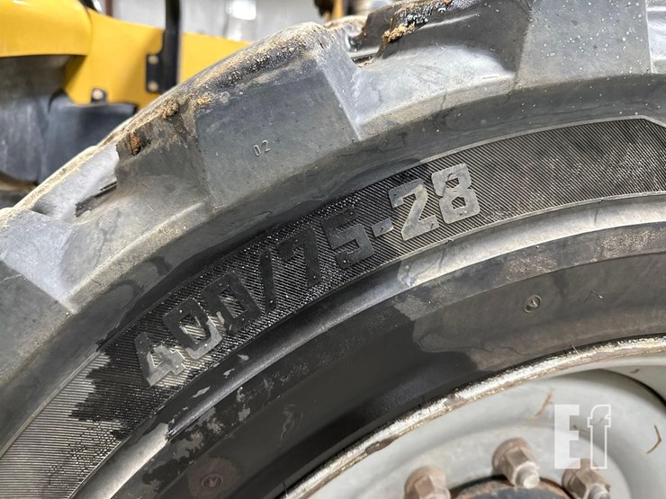 2017-caterpillar-tl1055d-image-19