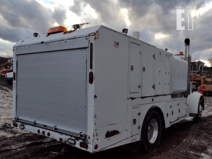 2008-peterbilt-365-image-47