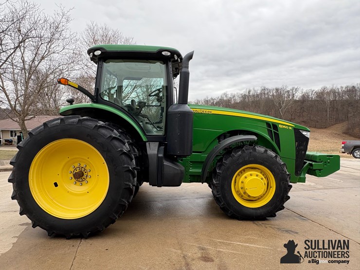 2011-john-deere-8260r-image-4