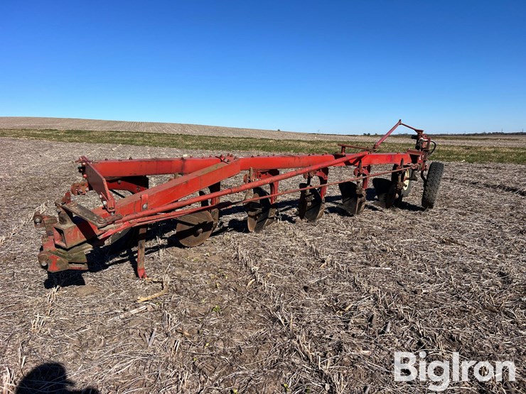 international-710-image-9