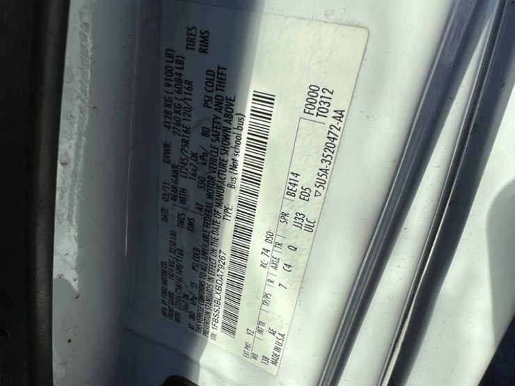 2011-ford-e350-image-10