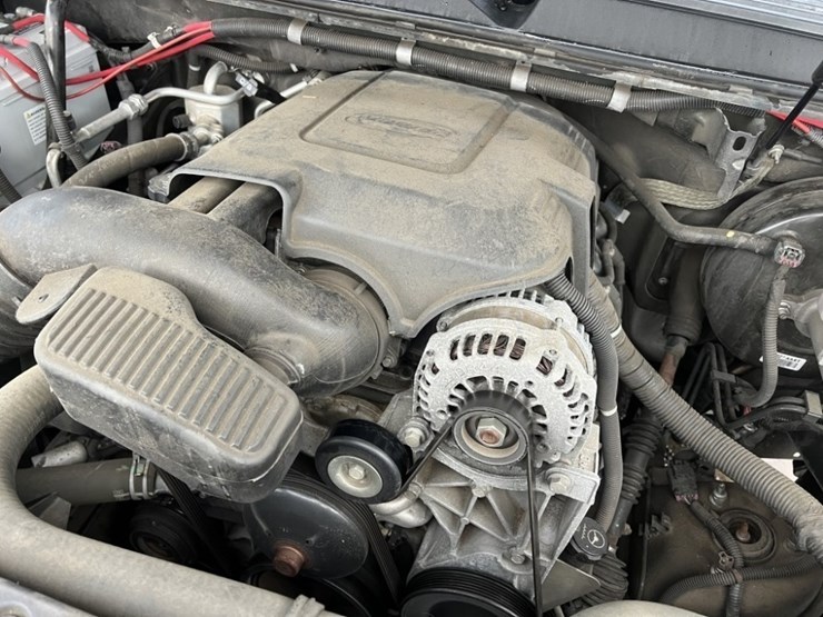 2011-chevrolet-tahoe-image-11