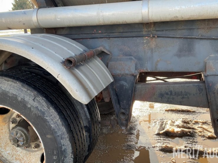 polar-mfg-co.-5,500-gallon-stainless-steel-tanker-image-34