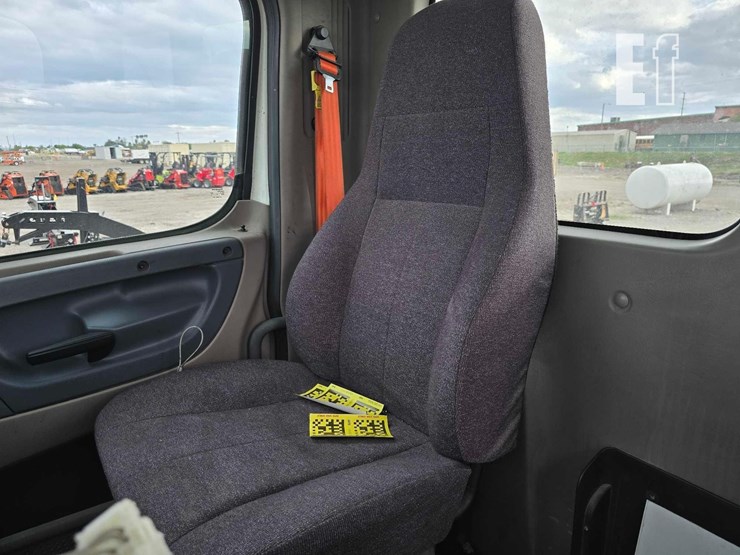 2018-freightliner-cascadia-113-image-22