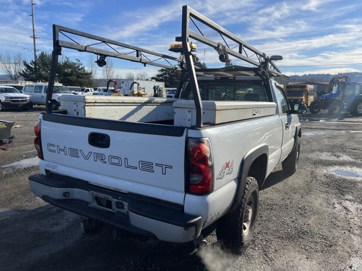 2004-chevrolet-silverado-3500-image-4