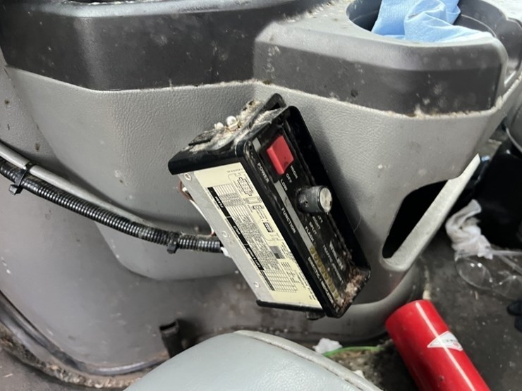 2011-ford-e350-image-24