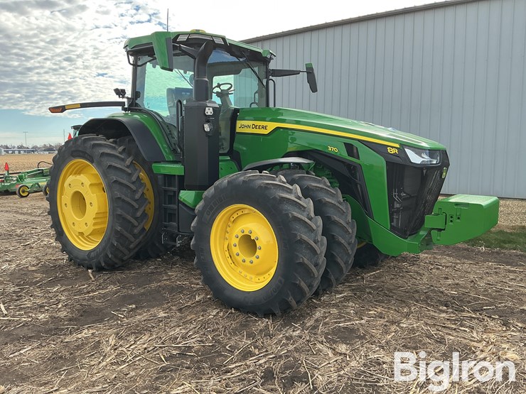 2024-john-deere-8r-370-image-3