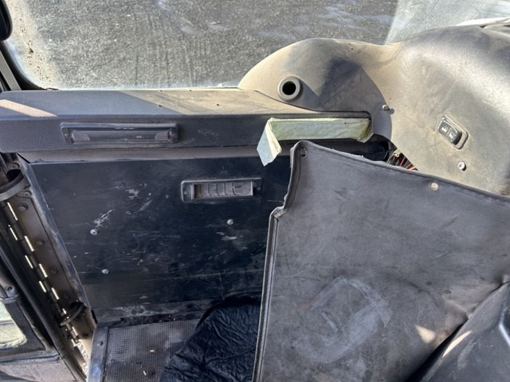 2012-peterbilt-320-image-14