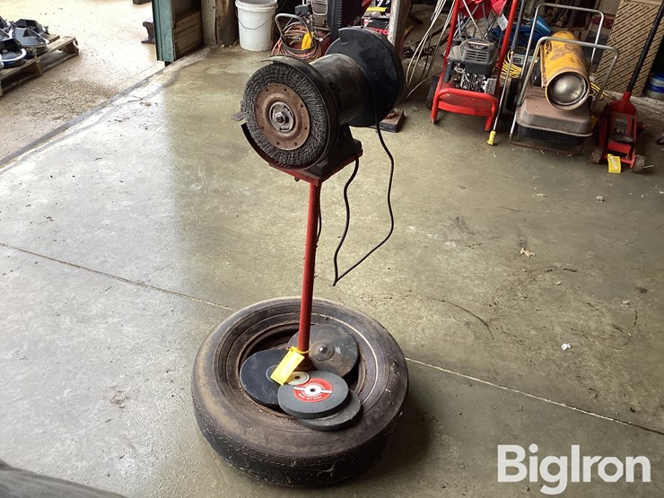 central-machinery-bench-grinder-image-7