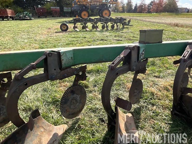 john-deere-2810-image-29