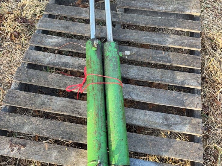 2-hyd-cylinders-24"-ram-image-2