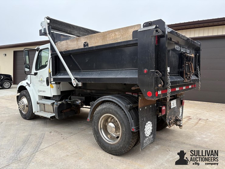 2015-freightliner-m2-106-image-7