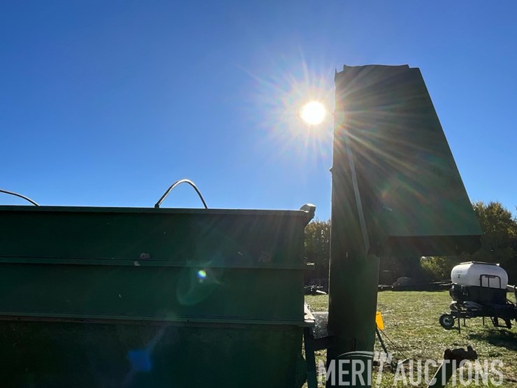 tandem-axle-2-compartment-feed-wagon-image-31