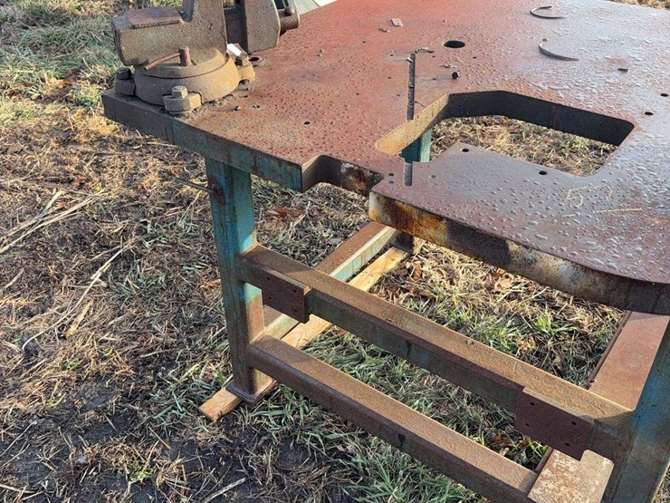 46"x46"-welding-table-36"t-with-vise-and-bench-grinder-image-2