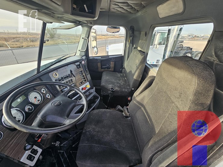 2022-freightliner-coronado-122-sd-image-17