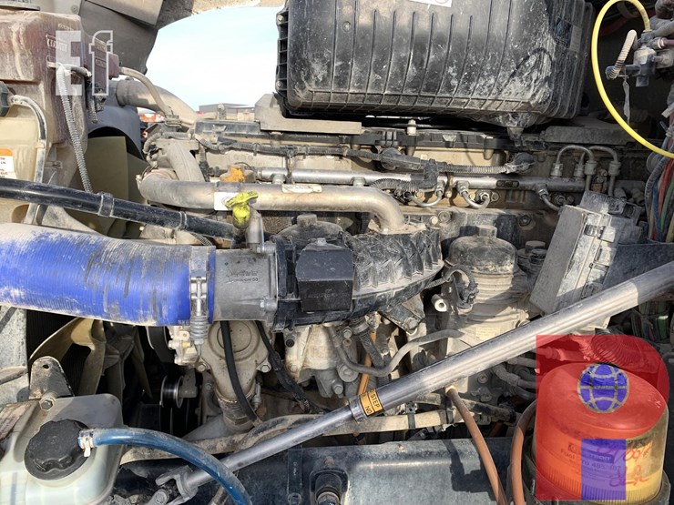 2021-freightliner-coronado-122-sd-image-12