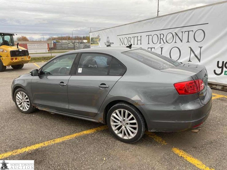 2011-volkswagen-jetta-comfortline-4dr-sedan-image-4