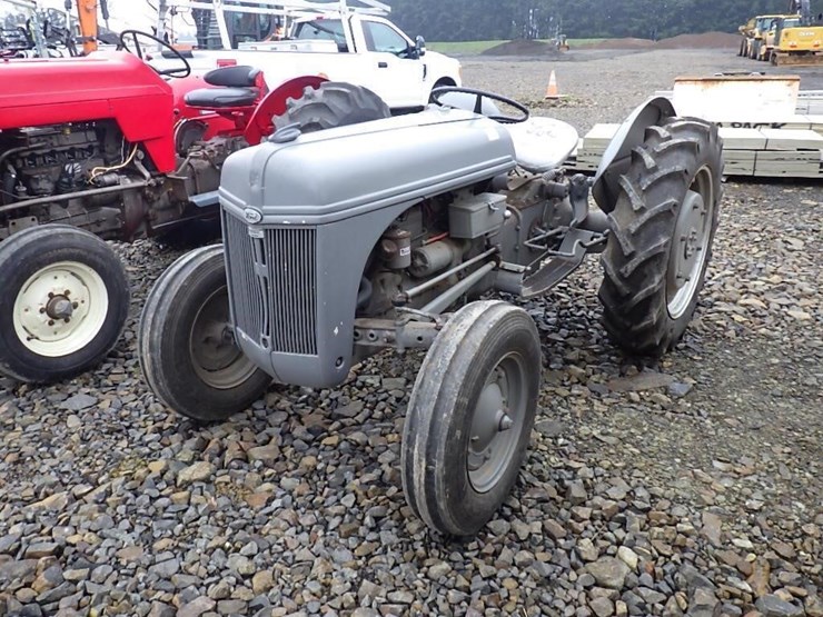 ford-tractor-image-1