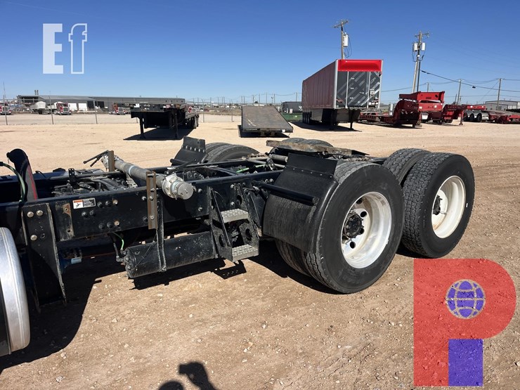 2022-freightliner-coronado-122-sd-image-5