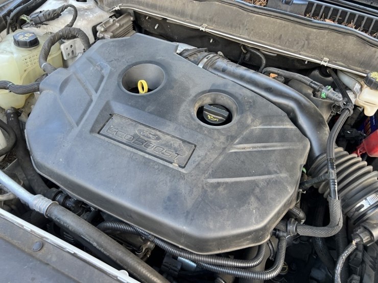 2017-ford-fusion-se-awd-sedan-image-10