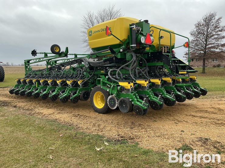 2025-john-deere-db60-image-7