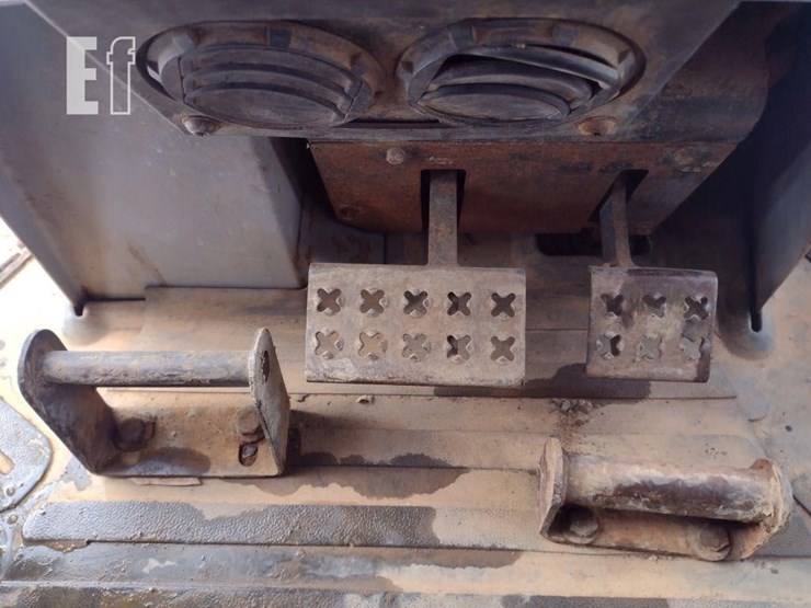 2005-caterpillar-d4g-xl-image-7