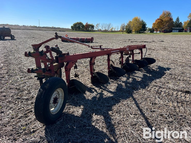 international-710-image-4