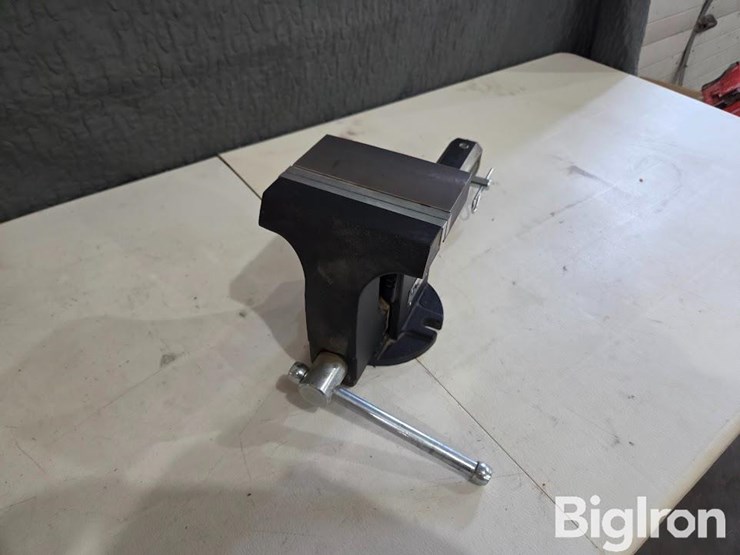 viper-receiver-hitch-vise-image-2