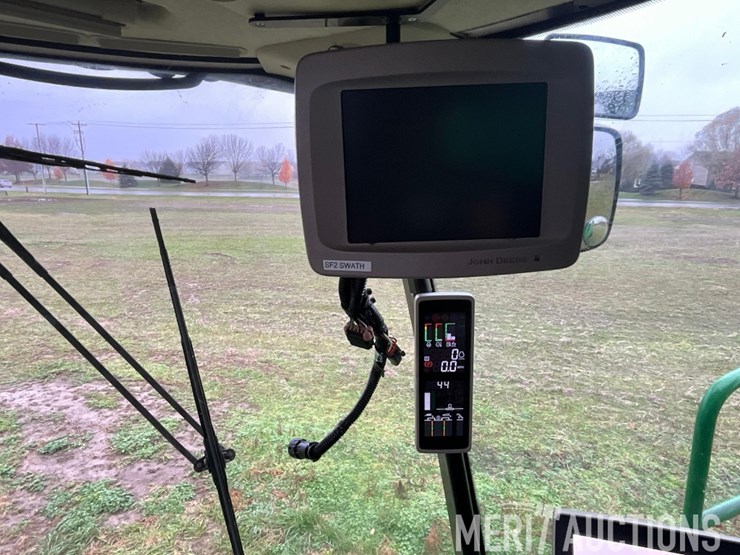 2015-john-deere-s660-image-45