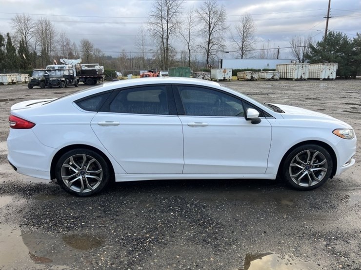 2017-ford-fusion-se-awd-sedan-image-3