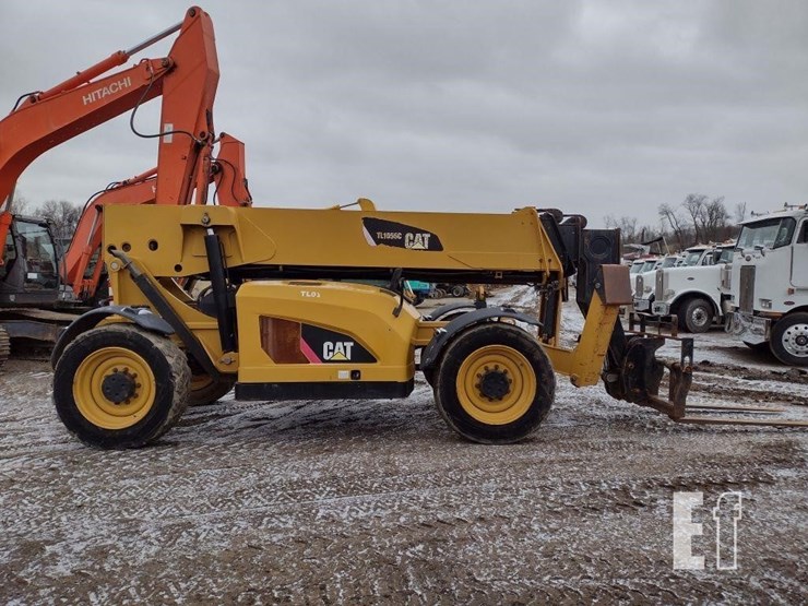 2015-caterpillar-tl1055c-image-3