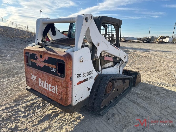 2015-bobcat-t590-image-2
