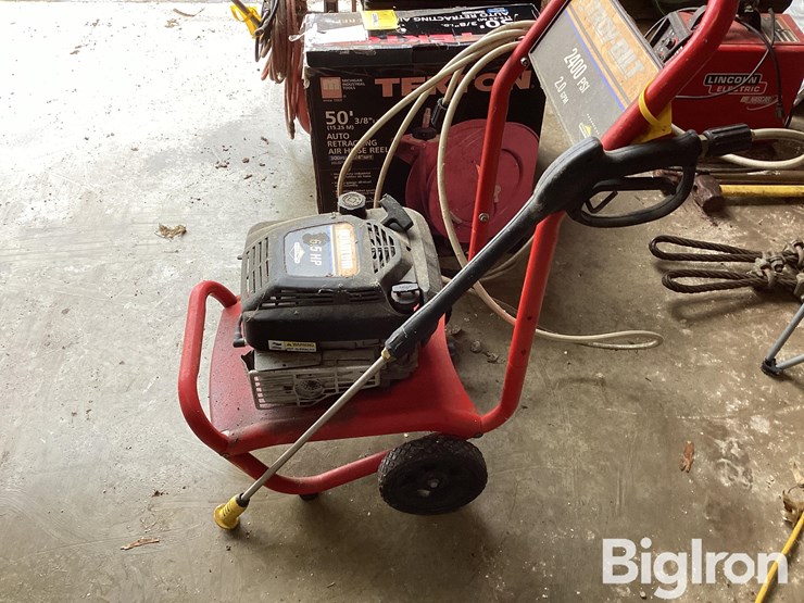 troy-bilt-2400psi-power-washer-image-13