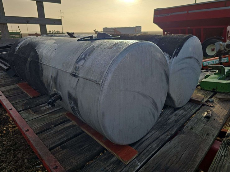 2-120gallon-side-fuel-tanks-have-dents-and-dings-image-2