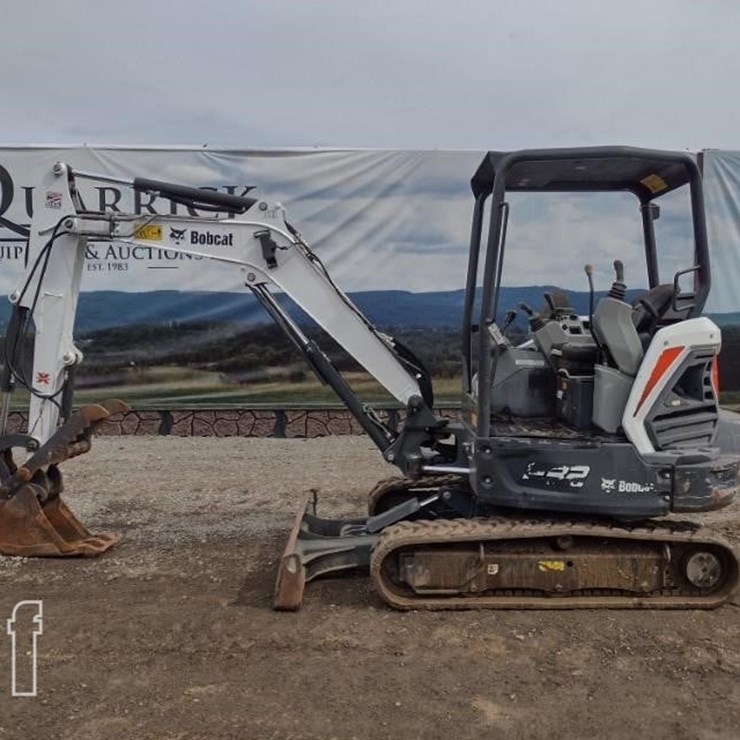 BOBCAT E32i