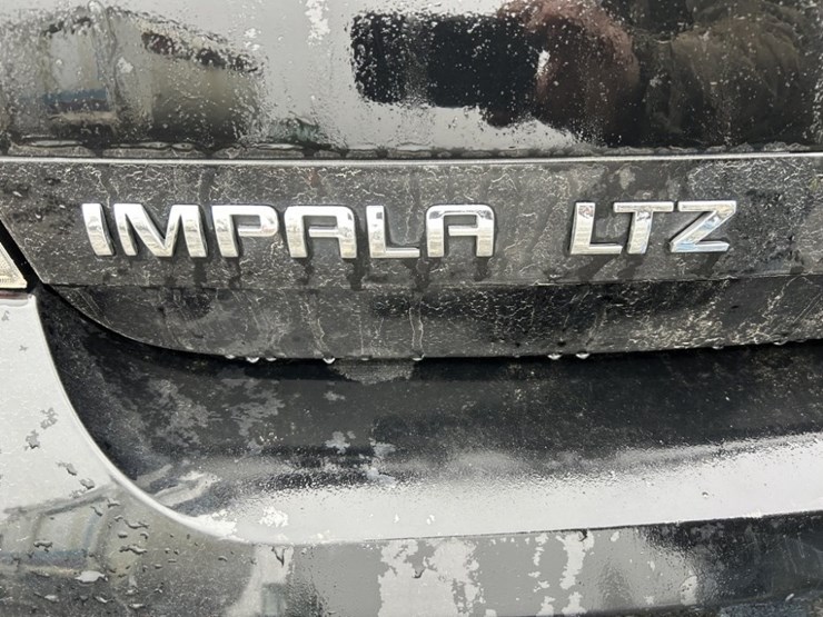 2013-chevrolet-impala-ltz-sedan-image-10