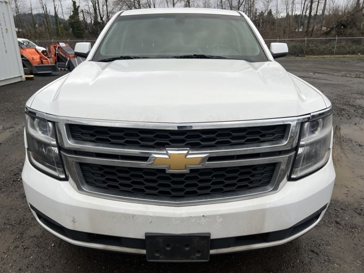 2017-chevrolet-tahoe-image-8