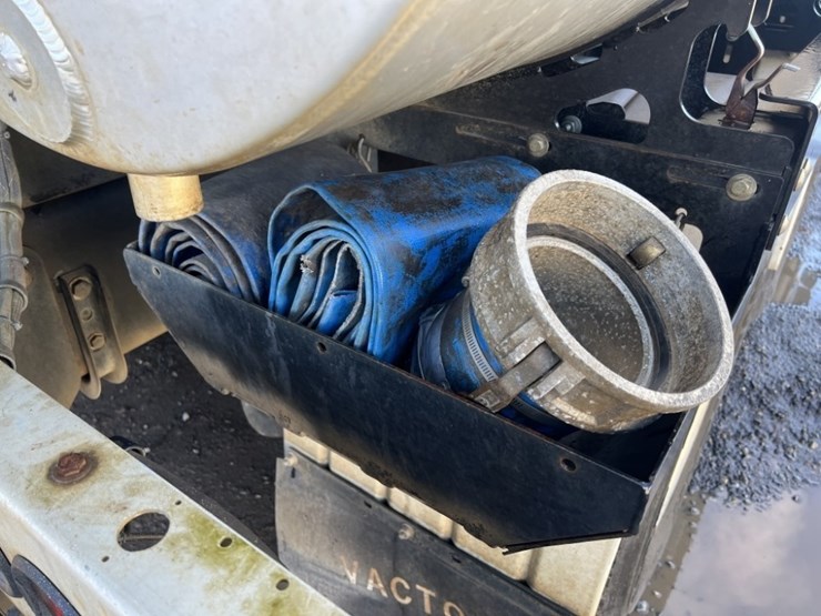 2014-vactor-2100-image-17