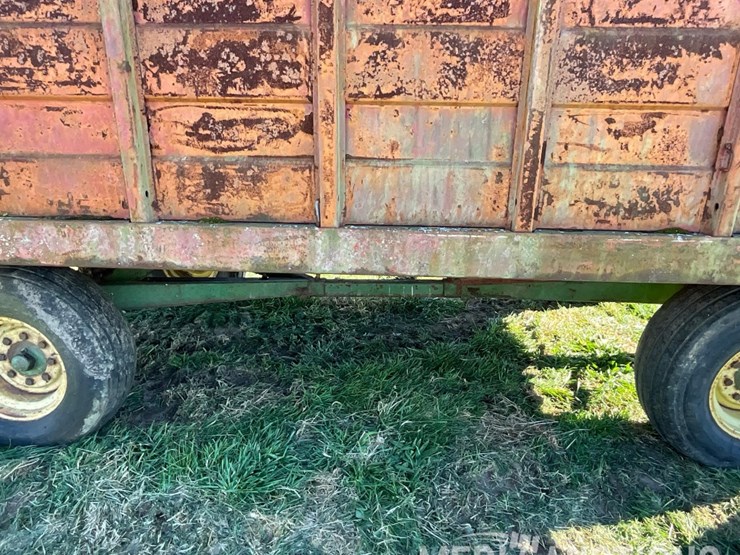 metal-barge-box-on-john-deere-running-gear-image-27