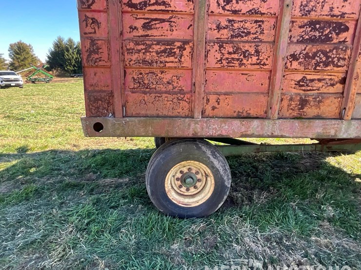 metal-barge-box-on-john-deere-running-gear-image-25