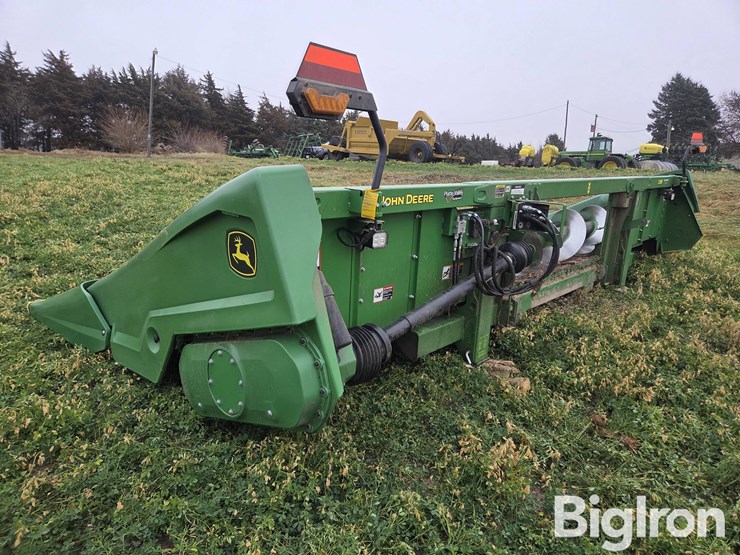 2022-john-deere-c8r-image-7