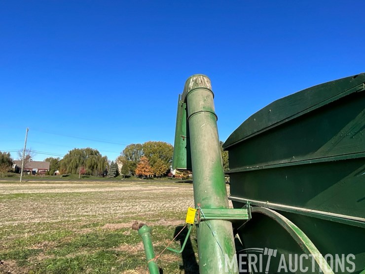 tandem-axle-2-compartment-feed-wagon-image-13